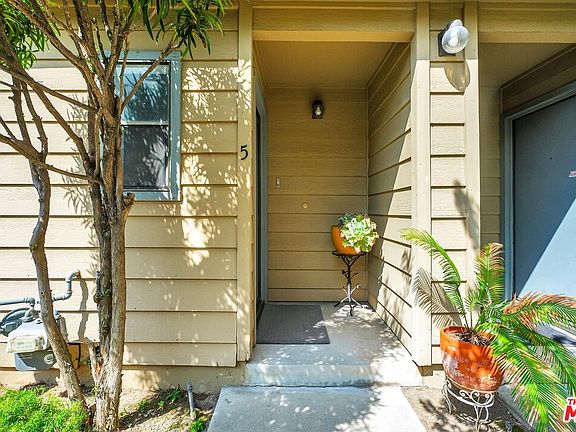 5th image of 411 Pioneer Dr Unit 5