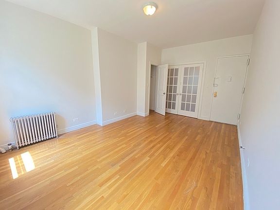 3rd image of 33 Saint Marks Pl #3B