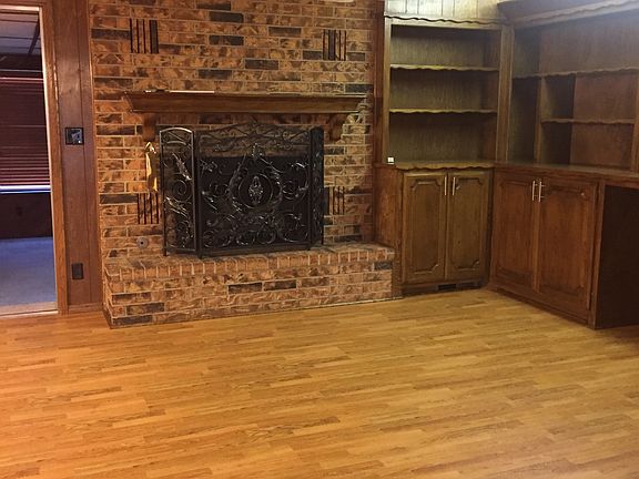 2nd image of 906 N Howard Ave