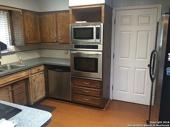 3rd image of 10818 Burr Oak Dr