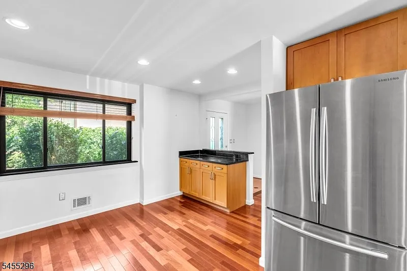 3 bed, 2.5 bath, $3,800 — Photo 4