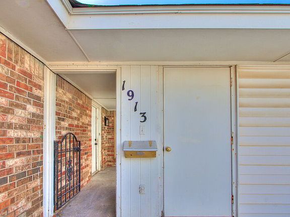 3rd image of 1913 N Moulton Ct #1