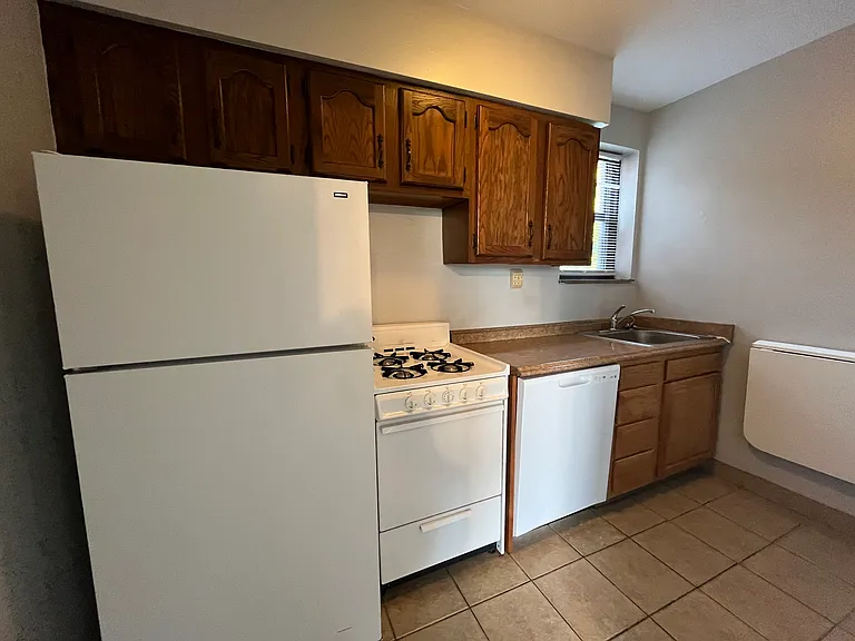 Royal Gardens Apartments — Photo 19