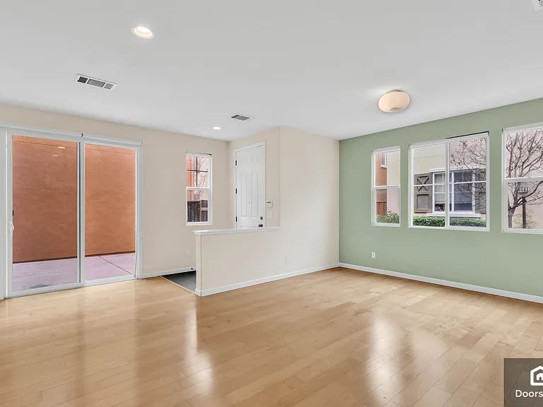 658 N 9th St — Photo 5