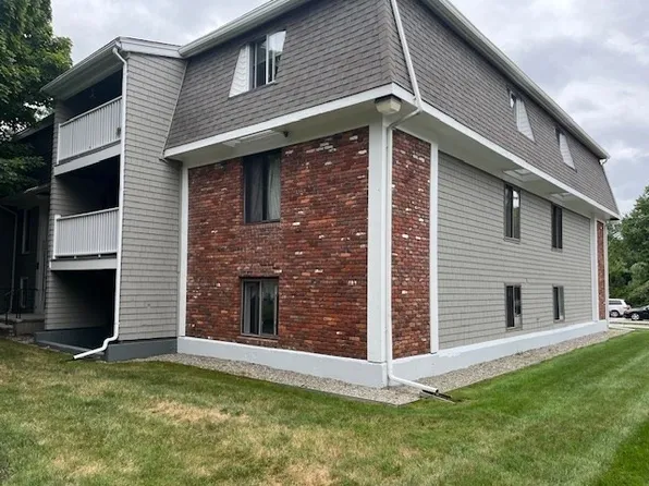 220 Bedford St #38-D2, Bridgewater, MA 02324