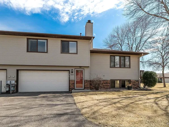 8718 N Maplebrook Cir, Brooklyn Park, MN 55445