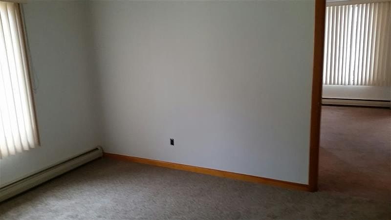 2nd image of 52 Evans St