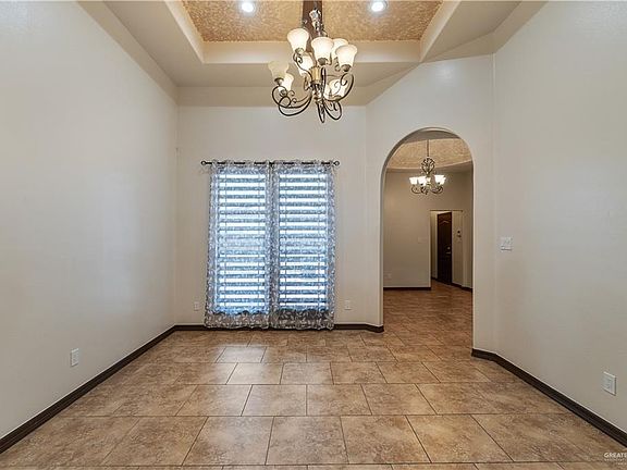 5th image of 800 E Canela Ave