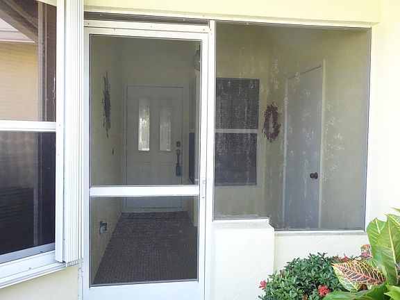 3rd image of 11127 SE Sea Pines Cir