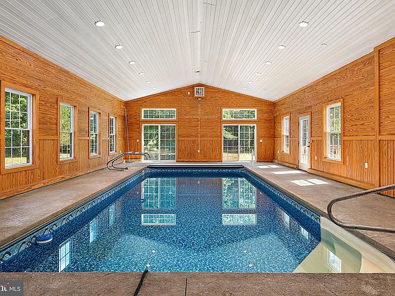 3rd image of 16756 Redden Rd