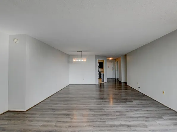 232 Harmon Cove Tower image 4 of 46