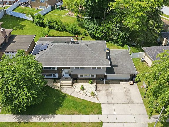3rd image of 935 E 169th St