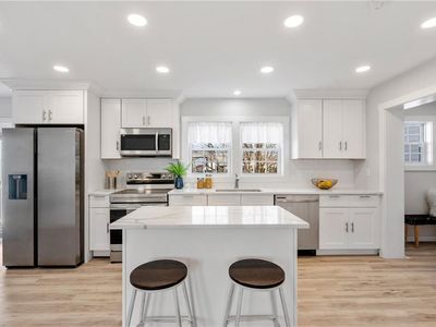 305 Kearney St, Cranston, RI, 02920