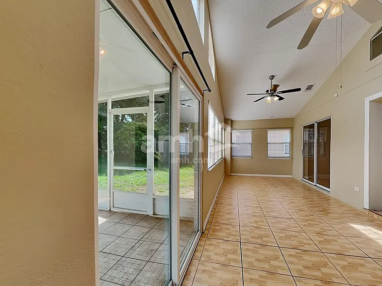 1718 Westminster Trl — Photo 11