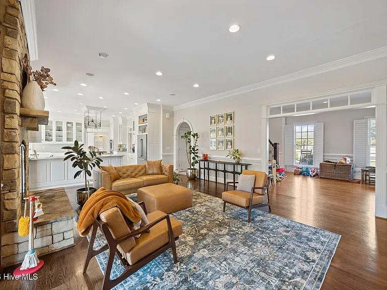 Lexington Dr — Photo 24