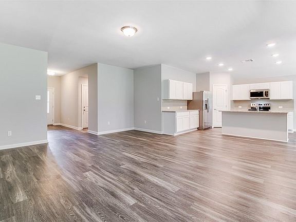 3rd image of 1024 S Berryvine Ln