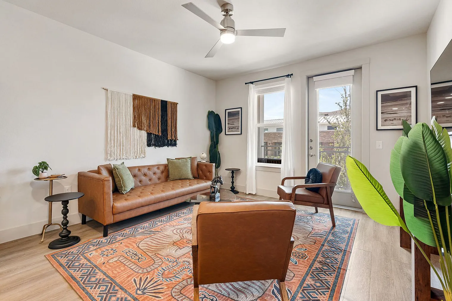 1 bed, 1.0 bath, 818 sqft, $2,970 — Photo 2