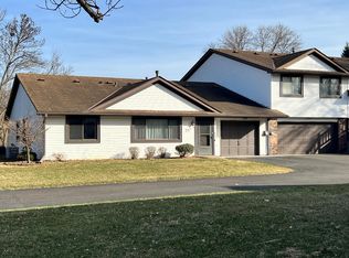 552 Donegal Cir, Shoreview, MN 55126