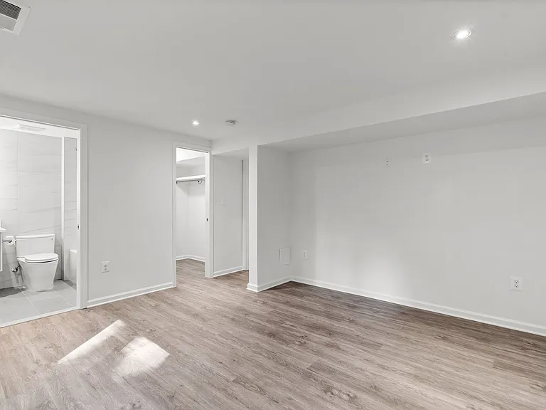 109 Devon Ct — Photo 31