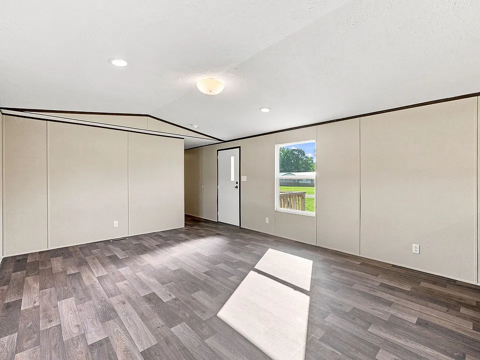 208 Meadow Dr