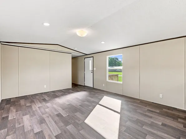 208 Meadow Dr, Rich Square, NC 27869