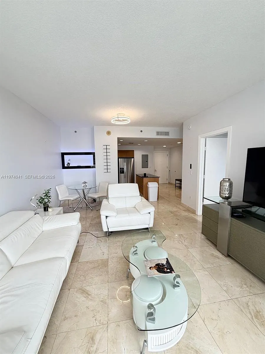 Building Photo - 1050 Brickell Ave #1904
