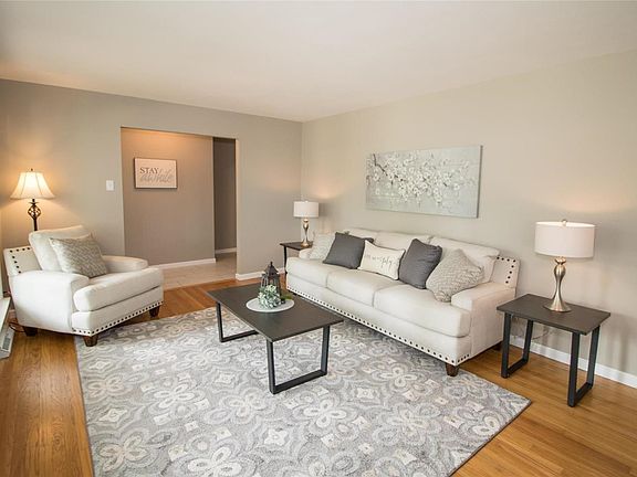 3rd image of 11539 Portsmouth Dr