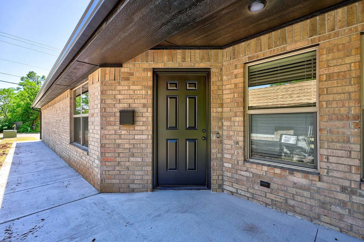 Building Photo - 209 W Thatcher St #209
