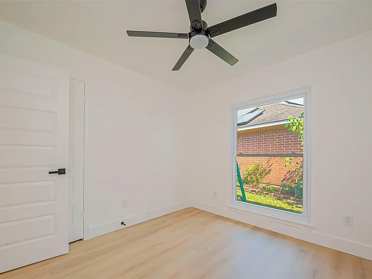 3010 Bandell Dr — Photo 21