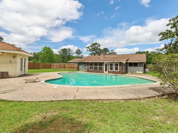 9 Slover Dr, Dayton, TX 77535