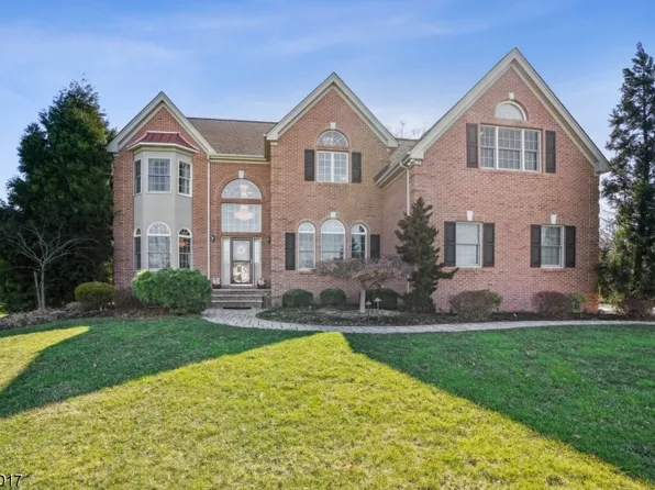 6 Santoro Ct, Branchburg Twp., NJ 08876