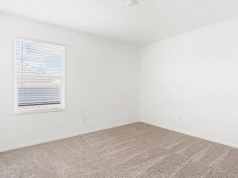 905 Powell St — Photo 26