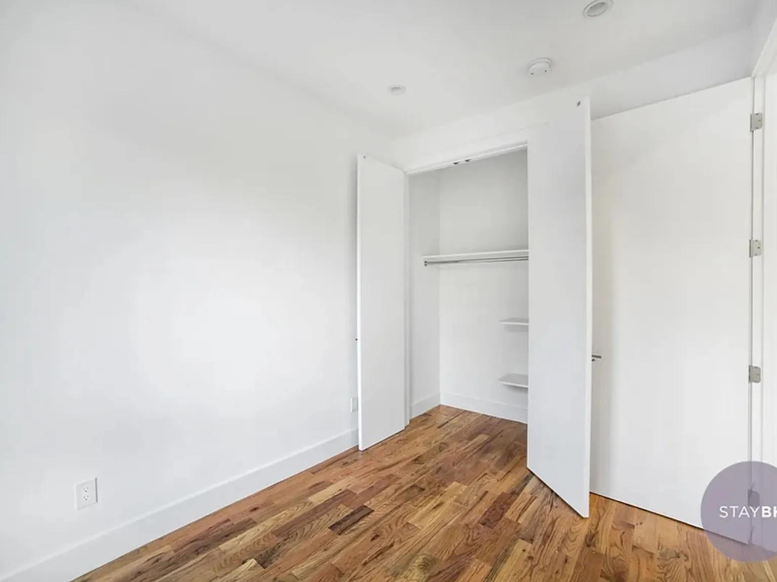 860 East 35th Street — Photo 4