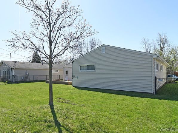 136 Cheryl Ln, Depew, NY 14043