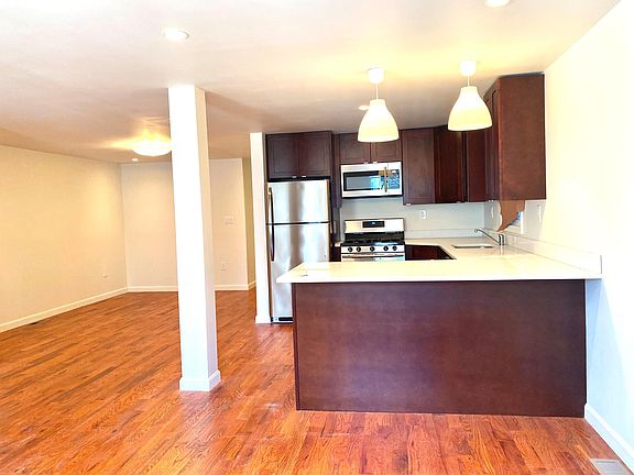 3rd image of 270 Forrest St APT 1