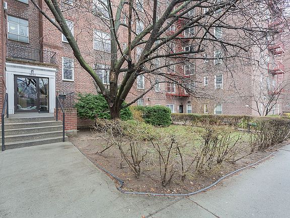 4th image of 3940 52nd St APT 6B