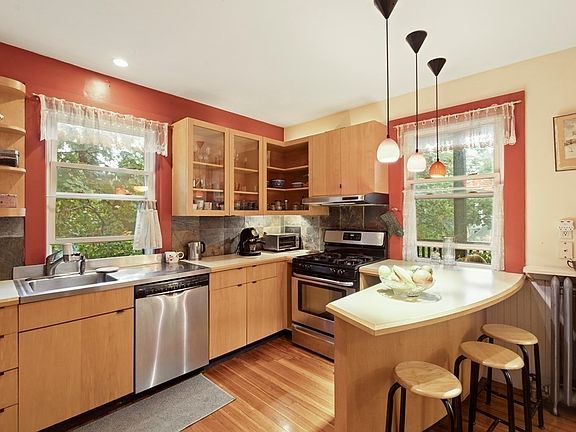 5th image of 7-7.5 Centre St #22