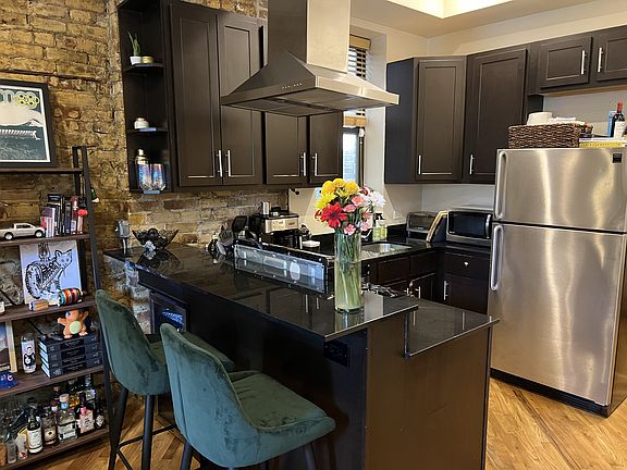 4th image of 936 N Wolcott Ave APT 1F