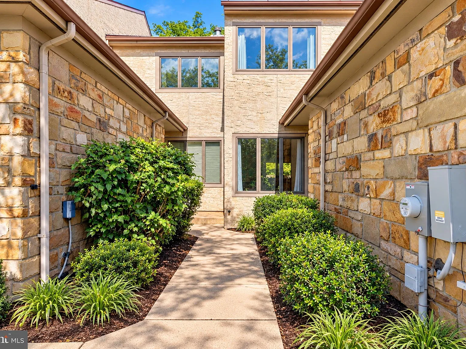 2 bed, 2.5 bath, 2143 sqft, $3,400 — Photo 4