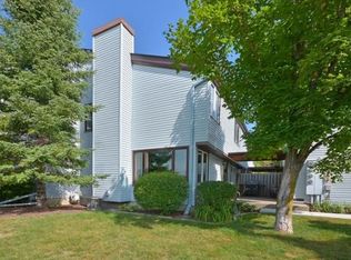 112733 Hundertmark Rd, Chaska, MN 55318