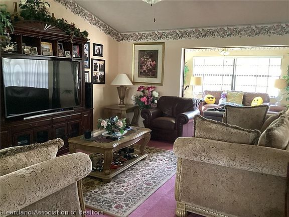3rd image of 505 Maravilla Ave