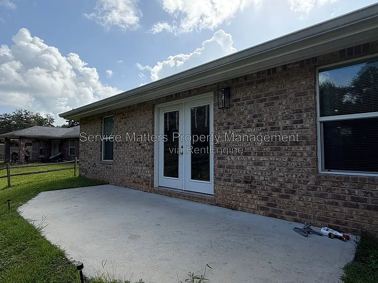 5553 Riviera Dr — Photo 34