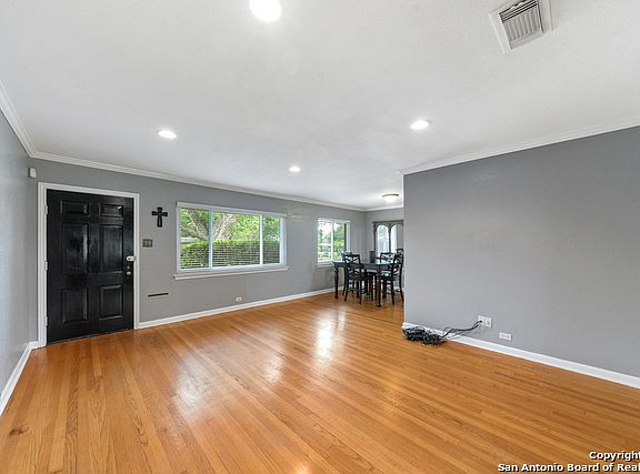 4th image of 107 Suffolk Pl