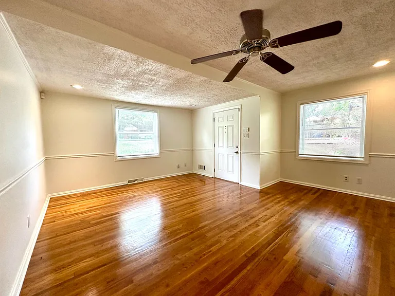 533 Inwood Dr — Photo 6
