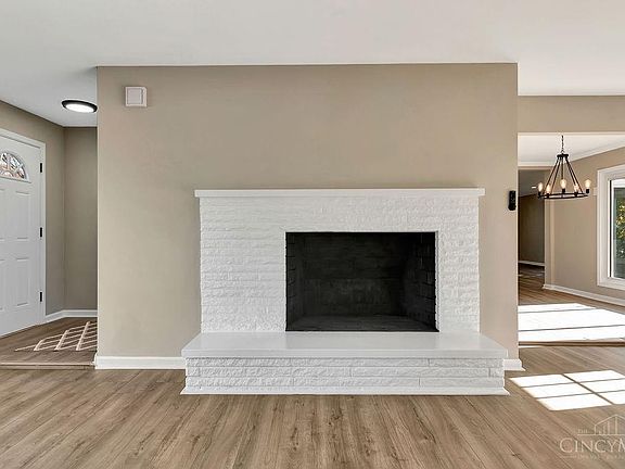 5th image of 130 Elaine Dr
