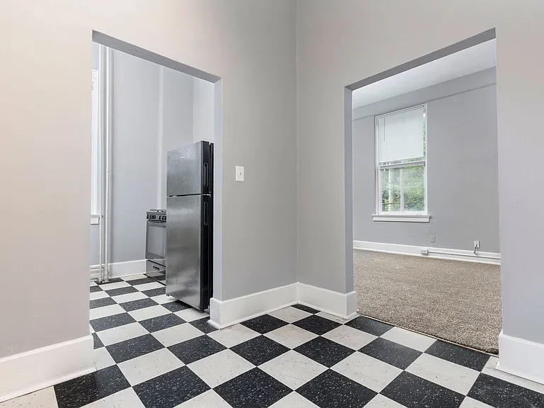 222 W Magnolia Ave — Photo 5