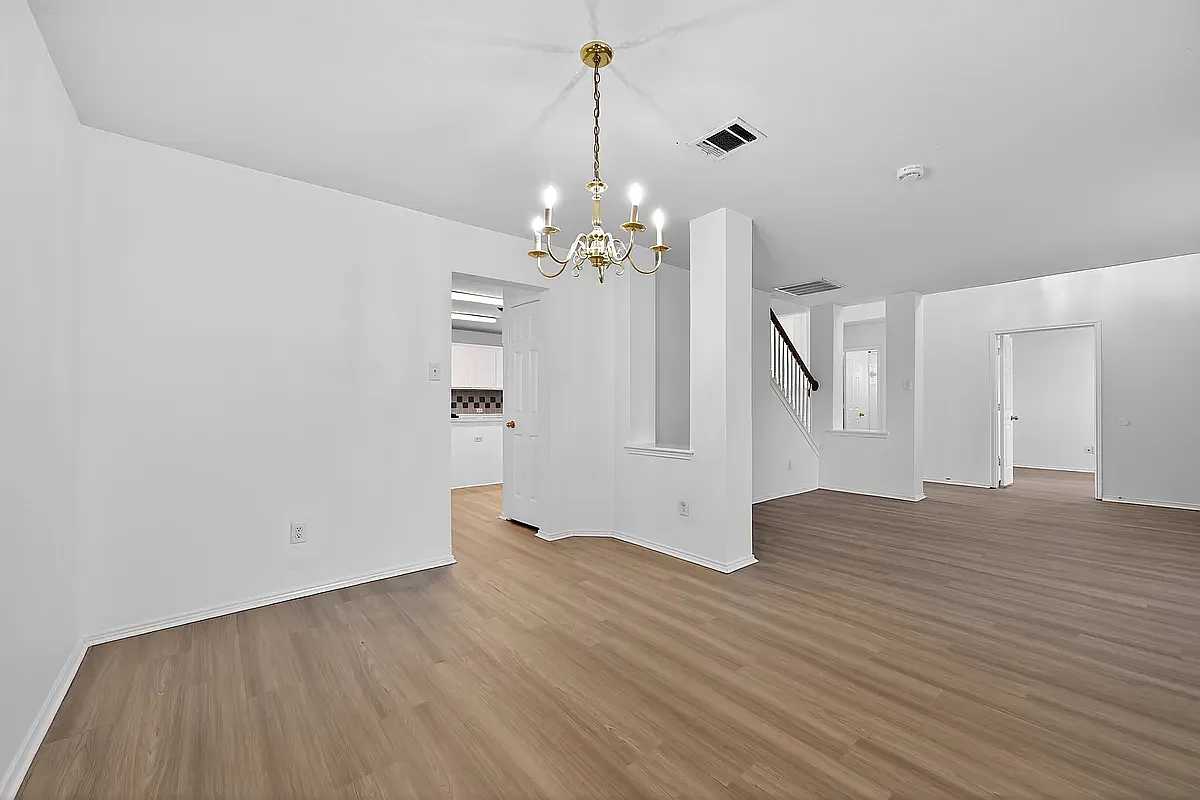 5 bed, 2842 sqft, $3,700 — Photo 4