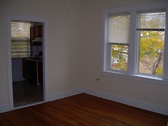 3rd image of 4502 N Sawyer Ave #3