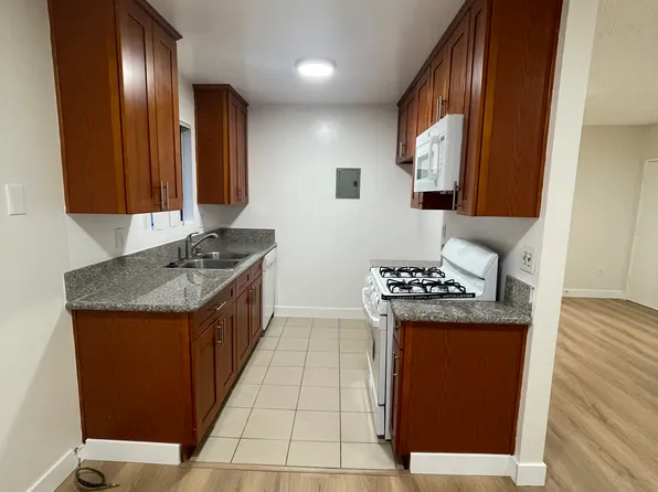 7255 Amigo Ave #4, Reseda, CA 91335