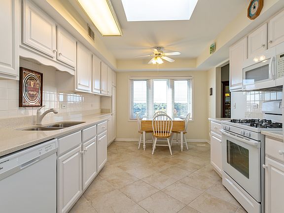 5th image of 6701 N Milwaukee Ave APT 701